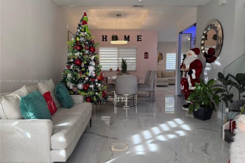 House in Cutler Bay, Florida 3 bedrooms, 174.28 sq.m. № 2152741 - photo 5