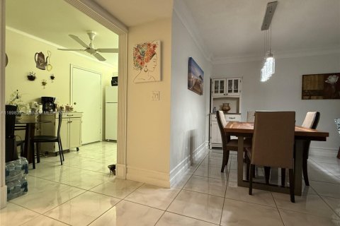Condo in Lauderhill, Florida, 1 bedroom  № 1951613 - photo 10