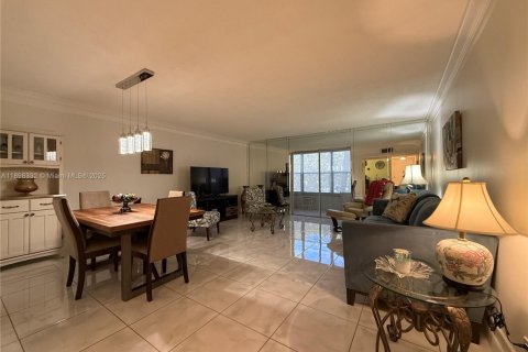 Condo in Lauderhill, Florida, 1 bedroom  № 1951613 - photo 13