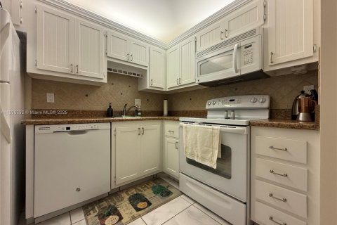 Condo in Lauderhill, Florida, 1 bedroom  № 1951613 - photo 7