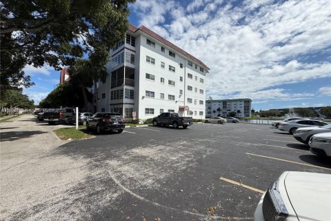 Condo in Lauderhill, Florida, 1 bedroom  № 1951613 - photo 25