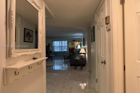 Condo in Lauderhill, Florida, 1 bedroom  № 1951613 - photo 8