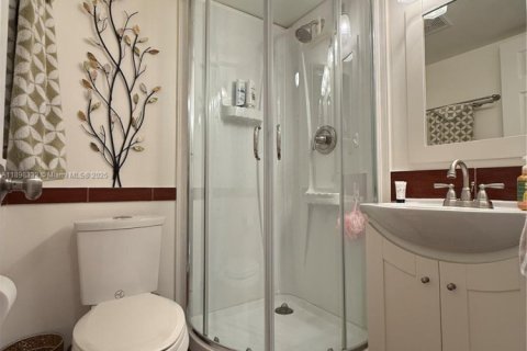 Condo in Lauderhill, Florida, 1 bedroom  № 1951613 - photo 9