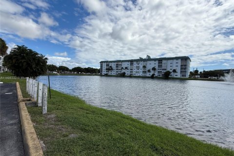 Condo in Lauderhill, Florida, 1 bedroom  № 1951613 - photo 27