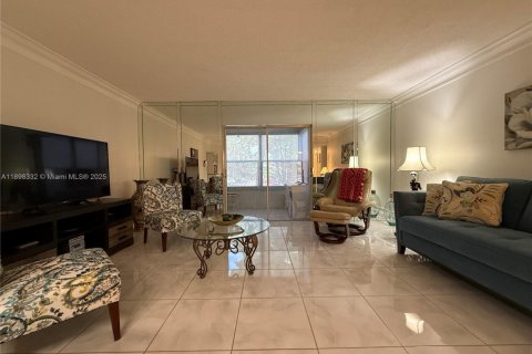 Condo in Lauderhill, Florida, 1 bedroom  № 1951613 - photo 15