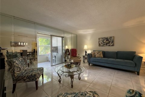 Condo in Lauderhill, Florida, 1 bedroom  № 1951613 - photo 16
