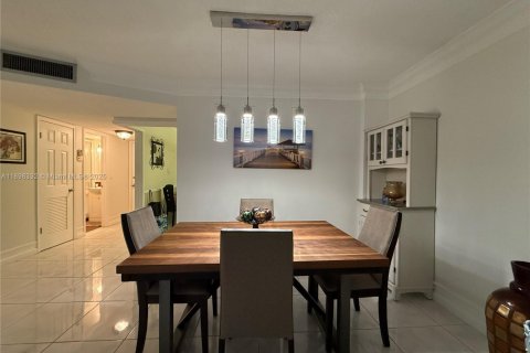 Condo in Lauderhill, Florida, 1 bedroom  № 1951613 - photo 12