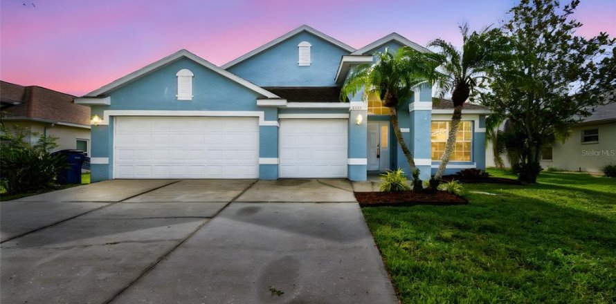 House in Palmetto, Florida 4 bedrooms, 194.17 sq.m. № 1881238