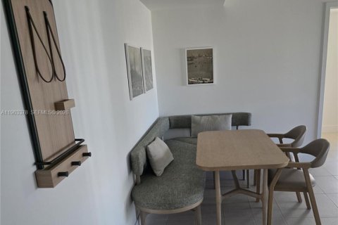Condo in Miami, Florida, 2 bedrooms  № 2081016 - photo 5