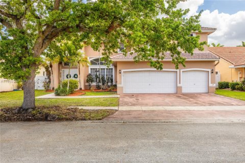 Купить виллу или дом в Пемброк-Пайнс, Флорида 4 спальни, 232.63м2, № 2060284 - фото 3