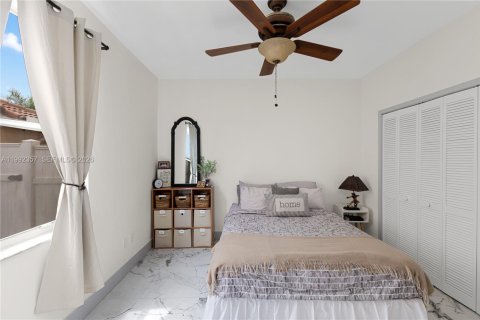 Купить виллу или дом в Пемброк-Пайнс, Флорида 4 спальни, 232.63м2, № 2060284 - фото 20