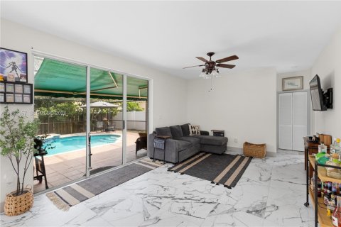 Купить виллу или дом в Пемброк-Пайнс, Флорида 4 спальни, 232.63м2, № 2060284 - фото 14