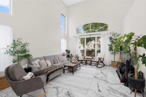 Купить виллу или дом в Пемброк-Пайнс, Флорида 4 спальни, 232.63м2, № 2060284 - фото 9