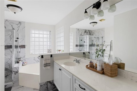 Купить виллу или дом в Пемброк-Пайнс, Флорида 4 спальни, 232.63м2, № 2060284 - фото 29