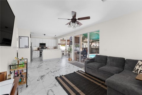 Купить виллу или дом в Пемброк-Пайнс, Флорида 4 спальни, 232.63м2, № 2060284 - фото 13