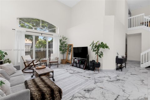 Купить виллу или дом в Пемброк-Пайнс, Флорида 4 спальни, 232.63м2, № 2060284 - фото 11