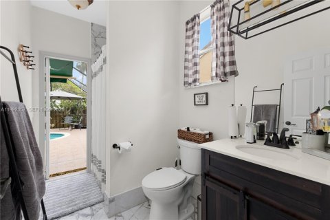 Купить виллу или дом в Пемброк-Пайнс, Флорида 4 спальни, 232.63м2, № 2060284 - фото 21