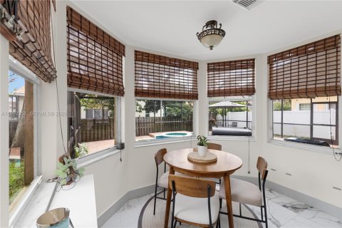 Купить виллу или дом в Пемброк-Пайнс, Флорида 4 спальни, 232.63м2, № 2060284 - фото 19