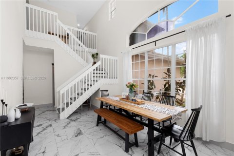 Купить виллу или дом в Пемброк-Пайнс, Флорида 4 спальни, 232.63м2, № 2060284 - фото 10