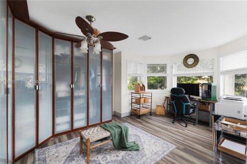 Купить виллу или дом в Пемброк-Пайнс, Флорида 4 спальни, 232.63м2, № 2060284 - фото 25