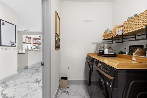 Купить виллу или дом в Пемброк-Пайнс, Флорида 4 спальни, 232.63м2, № 2060284 - фото 22