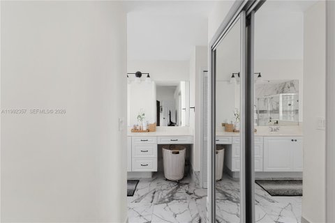 Купить виллу или дом в Пемброк-Пайнс, Флорида 4 спальни, 232.63м2, № 2060284 - фото 28