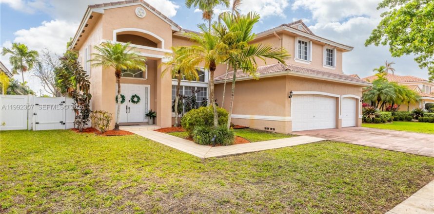 Дом в Пемброк-Пайнс, Флорида 4 спальни, 232.63м2 № 2060284