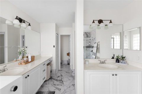 Купить виллу или дом в Пемброк-Пайнс, Флорида 4 спальни, 232.63м2, № 2060284 - фото 30