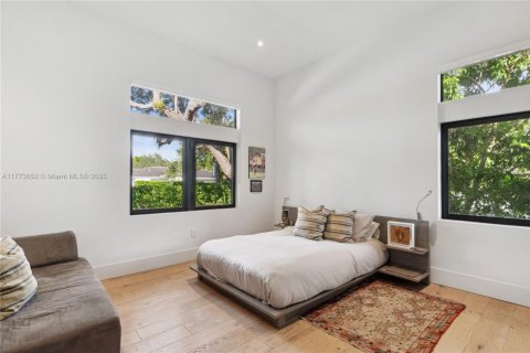 House in Coral Gables, Florida 5 bedrooms, 441.75 sq.m. № 1865091 - photo 30