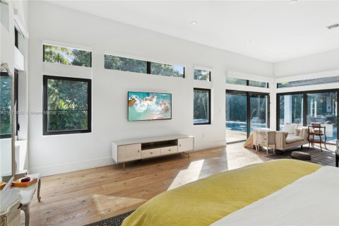 House in Coral Gables, Florida 5 bedrooms, 441.75 sq.m. № 1865091 - photo 24