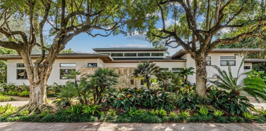 House in Coral Gables, Florida 5 bedrooms, 441.75 sq.m. № 1865091