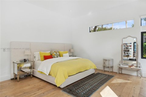 House in Coral Gables, Florida 5 bedrooms, 441.75 sq.m. № 1865091 - photo 23
