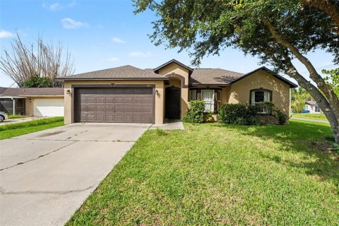 Villa ou maison à Kissimmee, Floride 4 chambres, 160.72 m2 № 2203514