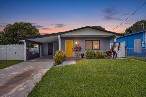 Villa ou maison à West Park, Floride 4 chambres, 149.76 m2 № 2351318
