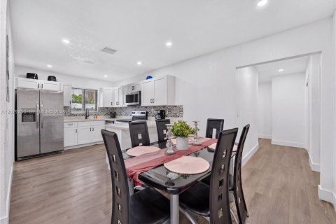 Villa ou maison à vendre à West Park, Floride: 4 chambres, 149.76 m2 № 2351318 - photo 8