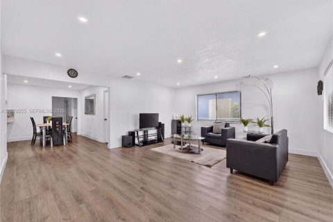 Villa ou maison à vendre à West Park, Floride: 4 chambres, 149.76 m2 № 2351318 - photo 6