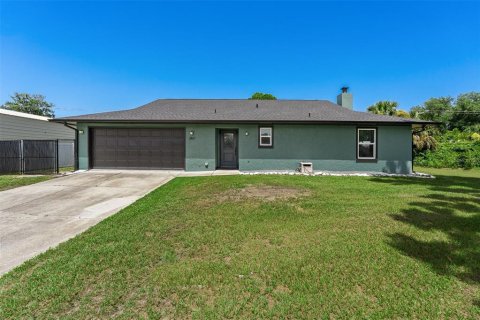 House in Edgewater, Florida 4 bedrooms, 174.19 sq.m. № 2216321