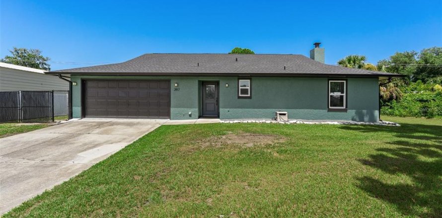 House in Edgewater, Florida 4 bedrooms, 174.19 sq.m. № 2216321