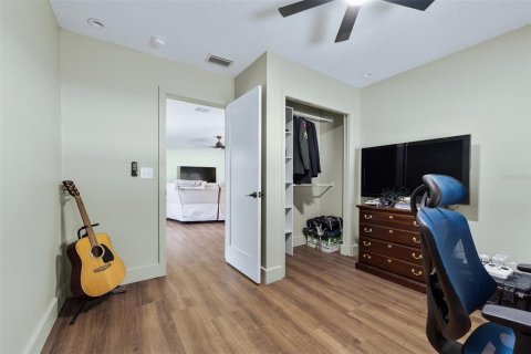 House in Edgewater, Florida 4 bedrooms, 174.19 sq.m. № 2216321 - photo 26