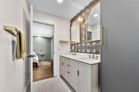 House in Edgewater, Florida 4 bedrooms, 174.19 sq.m. № 2216321 - photo 23