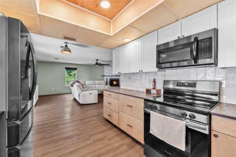 House in Edgewater, Florida 4 bedrooms, 174.19 sq.m. № 2216321 - photo 15