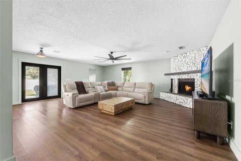 House in Edgewater, Florida 4 bedrooms, 174.19 sq.m. № 2216321 - photo 7