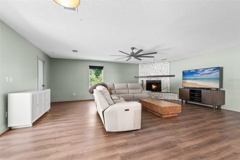 House in Edgewater, Florida 4 bedrooms, 174.19 sq.m. № 2216321 - photo 10