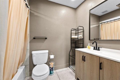House in Edgewater, Florida 4 bedrooms, 174.19 sq.m. № 2216321 - photo 27