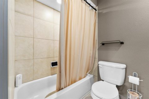 House in Edgewater, Florida 4 bedrooms, 174.19 sq.m. № 2216321 - photo 28