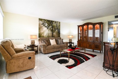Condominio en venta en Deerfield Beach, Florida, 2 dormitorios, 92.9 m2 № 1709546 - foto 3