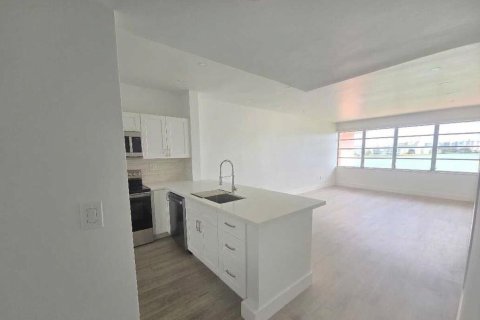 Купить кондоминиум в Майами, Флорида 1 комната, 73.67м2, № 2146312 - фото 2
