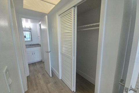 Купить кондоминиум в Майами, Флорида 1 комната, 73.67м2, № 2146312 - фото 24