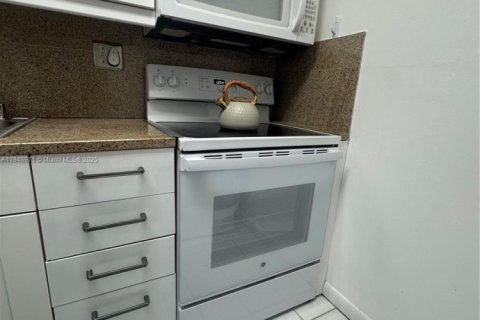 Copropriété à vendre à Sunrise, Floride: 1 chambre, 54.81 m2 № 1850726 - photo 2