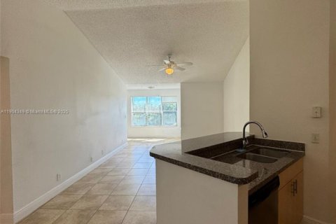 Condo in Margate, Florida, 2 bedrooms  № 1954906 - photo 4